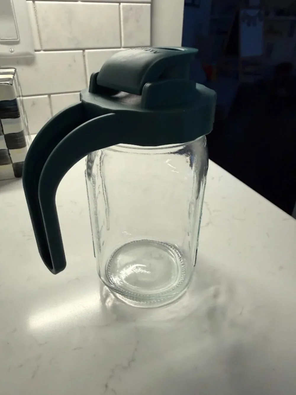 NWOT Willow Glass Breastmilk Pitcher 32 oz.